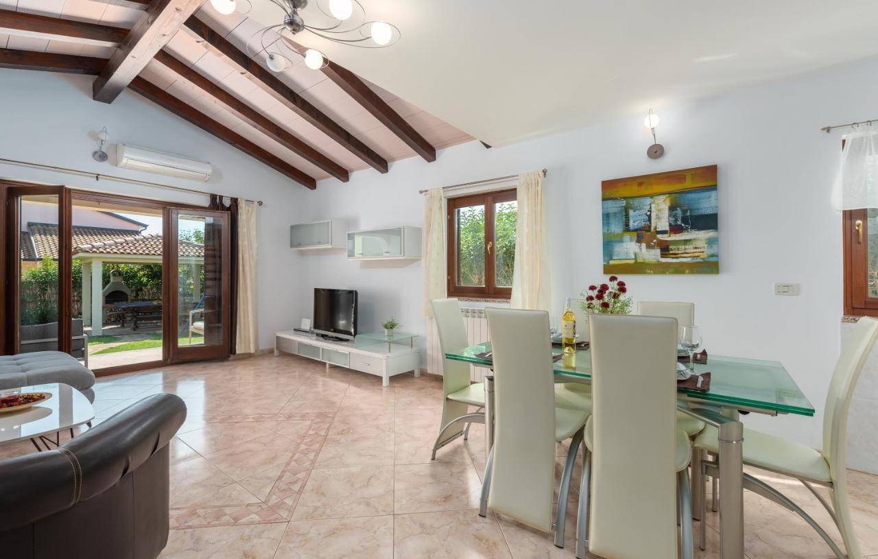 Villa Lucas Новиград Экстерьер фото